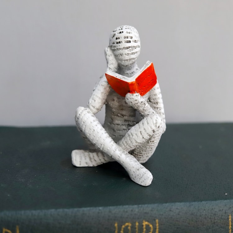 Reading Woman Thinker Statue – Decorative Paper Pulp Figurine for Home & Office